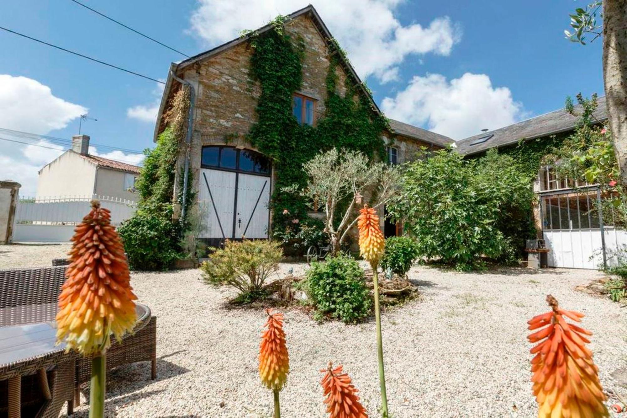 Holiday Home La Brijopa Bazoges-en-Pareds Rom bilde