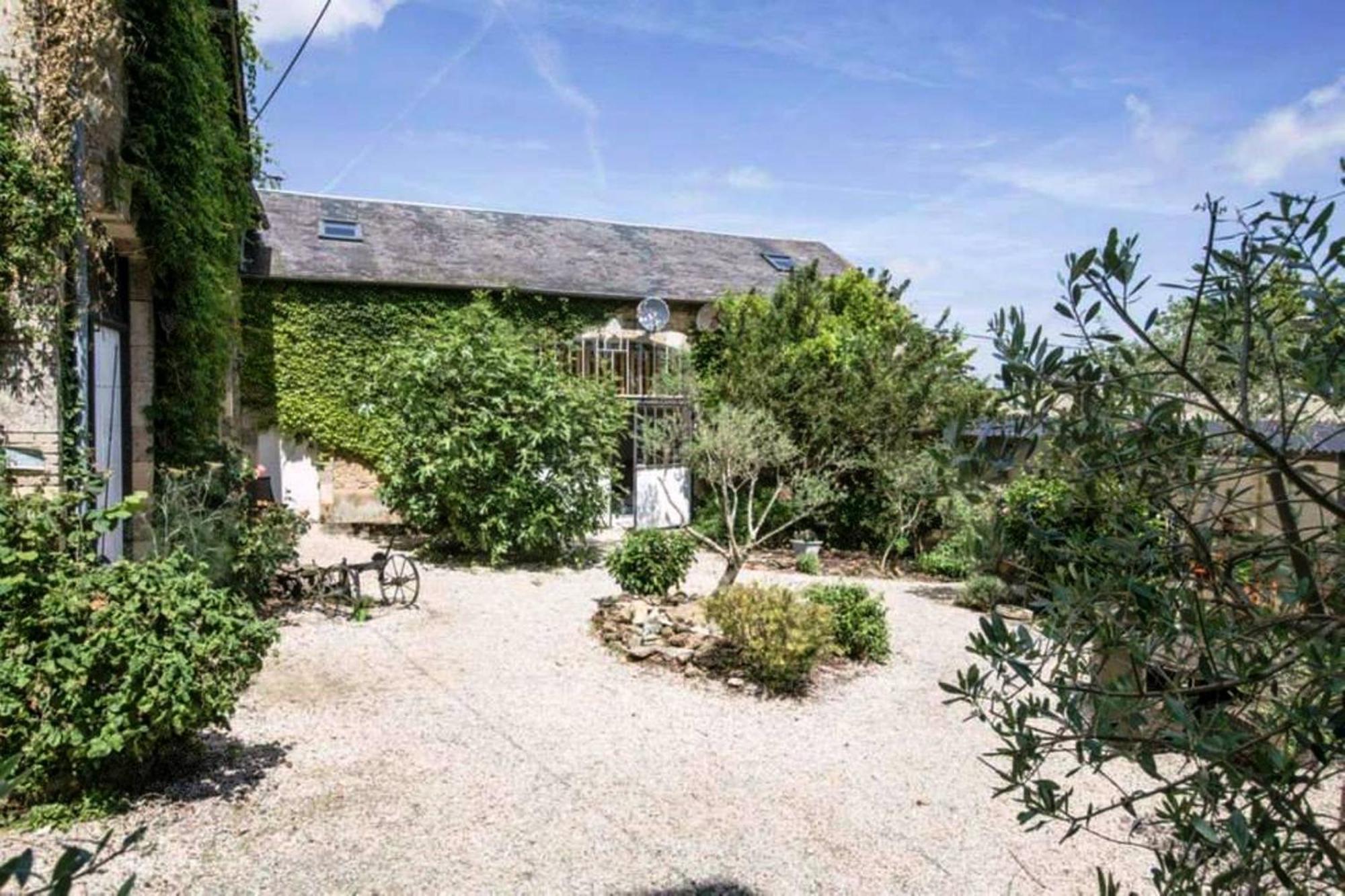Holiday Home La Brijopa Bazoges-en-Pareds Rom bilde